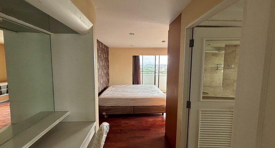 For sale 3 bedrooms condo in Bang Kho Laem, Bangkok