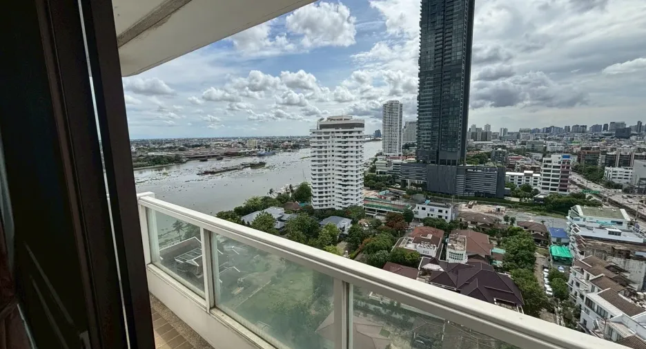 For sale 3 bedrooms condo in Bang Kho Laem, Bangkok