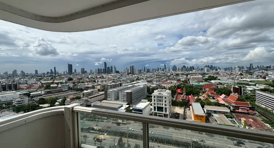 For sale 3 bedrooms condo in Bang Kho Laem, Bangkok