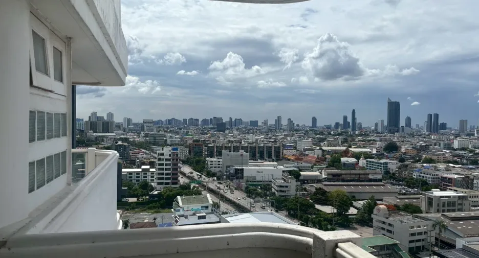 For sale 3 bedrooms condo in Bang Kho Laem, Bangkok