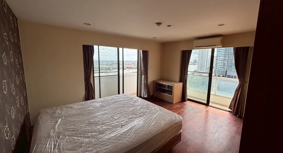 For sale 3 bedrooms condo in Bang Kho Laem, Bangkok