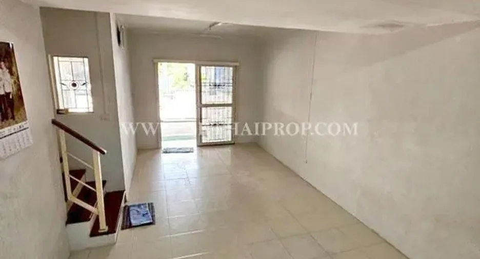 For sale 3 bedrooms townhouse in Lat Krabang, Bangkok
