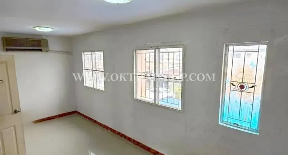 For sale 3 bedrooms townhouse in Lat Krabang, Bangkok