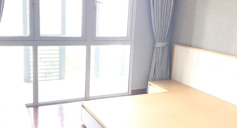 For sale 4 bedrooms condo in Yan Nawa, Bangkok