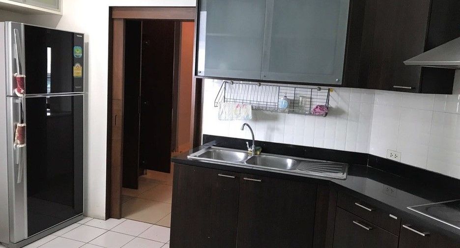 For sale 4 bedrooms condo in Yan Nawa, Bangkok