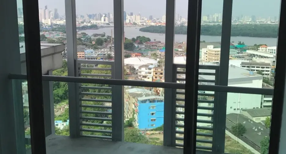 For sale 4 bedrooms condo in Yan Nawa, Bangkok