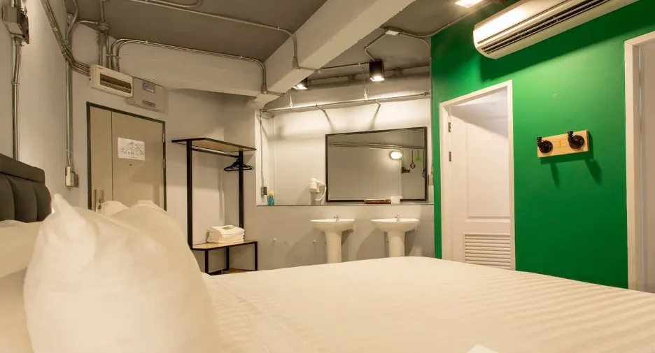 For sale 20 bedrooms hotel in Bang Rak, Bangkok