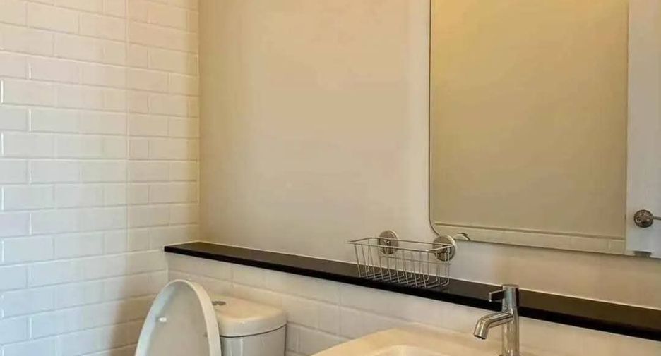 For rent 4 bedrooms townhouse in Saraphi, Chiang Mai