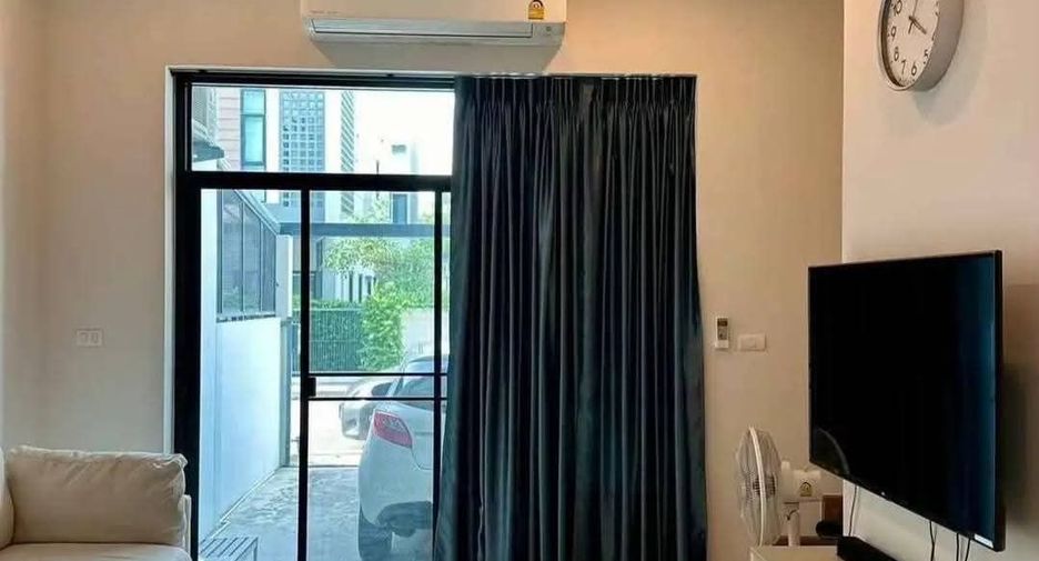 For rent 4 bedrooms townhouse in Saraphi, Chiang Mai