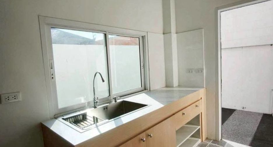For rent 3 ベッドルーム house in Saraphi, Chiang Mai
