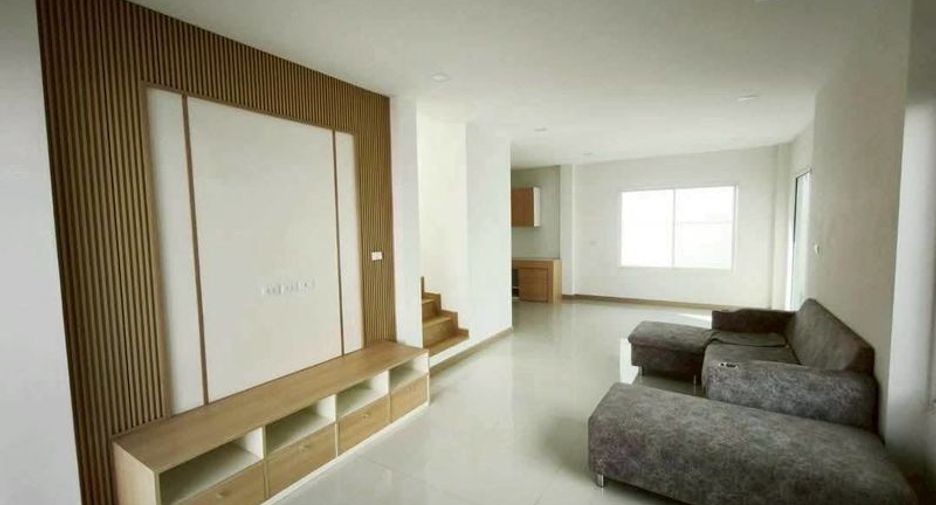 For rent 3 bedrooms house in Saraphi, Chiang Mai
