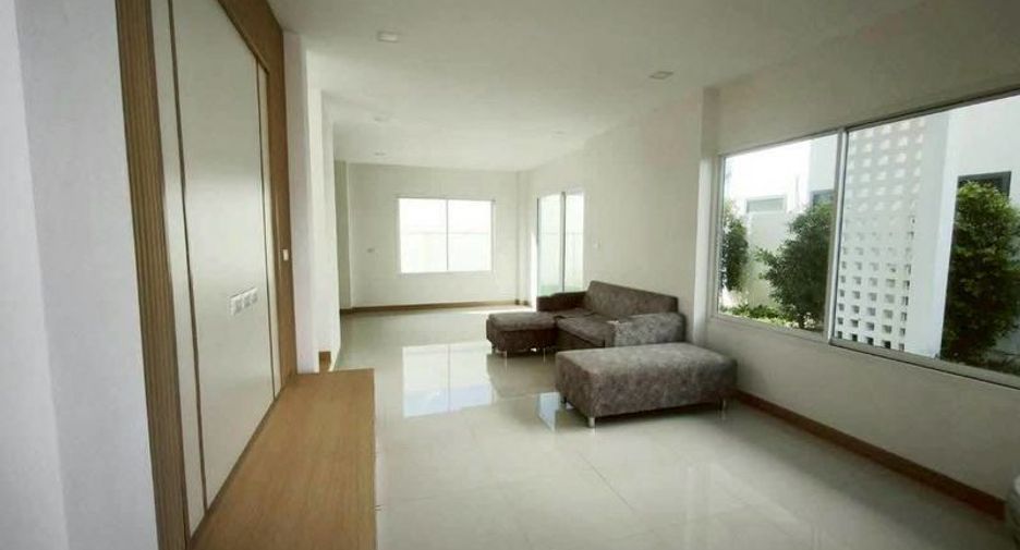For rent 3 ベッドルーム house in Saraphi, Chiang Mai