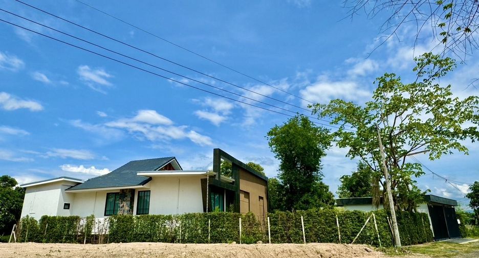 For rent 4 bedrooms villa in San Kamphaeng, Chiang Mai