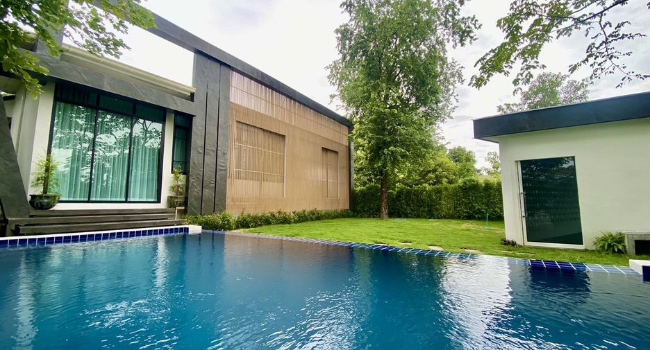 For rent 4 bedrooms villa in San Kamphaeng, Chiang Mai