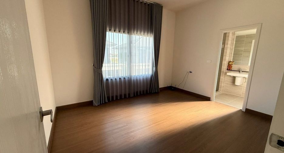 For sale and for rent 4 bedrooms house in Bang Phli, Samut Prakan