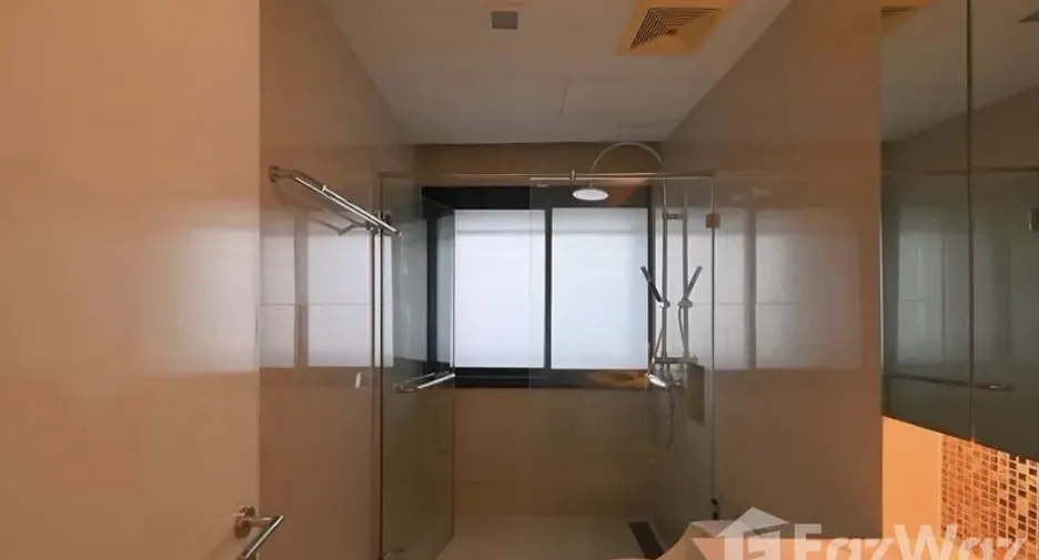 Продажа 3 спальни кондо в Щаттхана, Бангкок