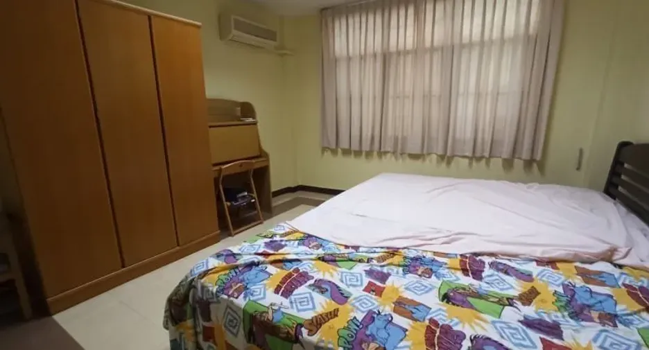 For sale 4 bedrooms retail Space in Bang Kapi, Bangkok