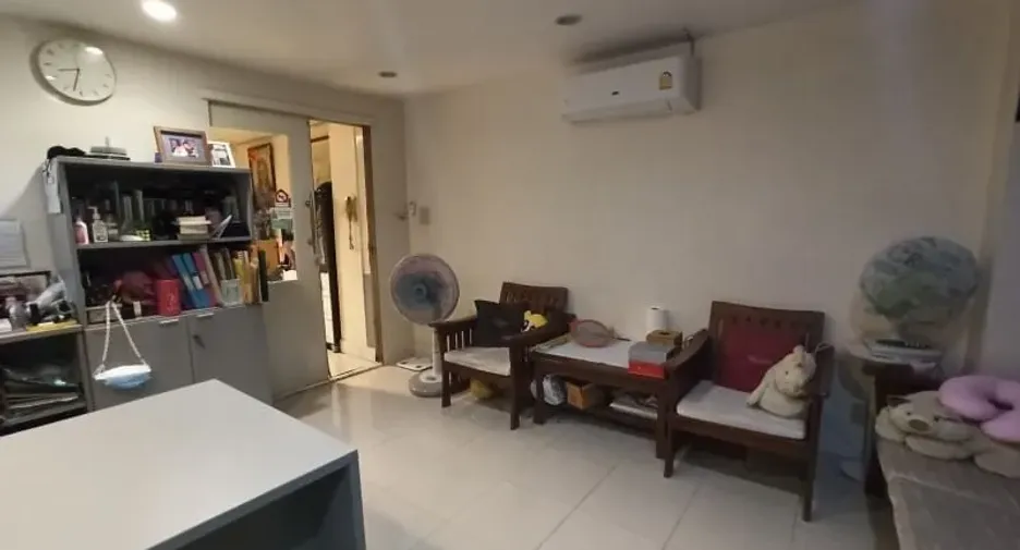 For sale 4 bedrooms retail Space in Bang Kapi, Bangkok