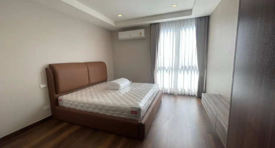 For sale and for rent 4 bedrooms townhouse in Mueang Samut Prakan, Samut Prakan