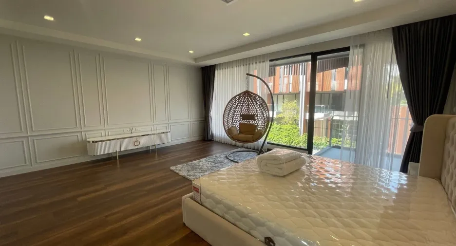 For sale and for rent 4 bedrooms townhouse in Mueang Samut Prakan, Samut Prakan
