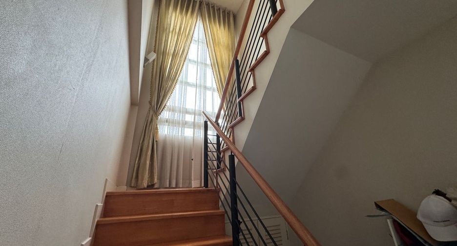 Haus zum Kauf mit 4 Zimmer in Bang Khen, Bangkok