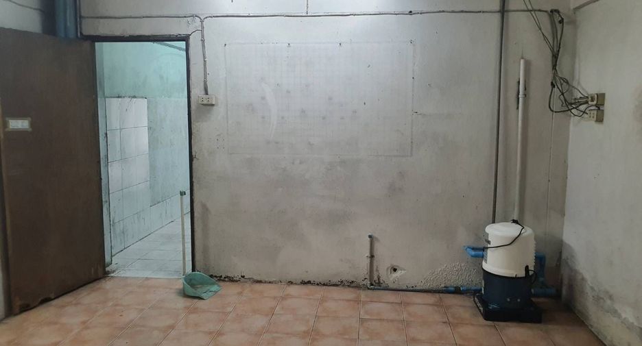 For rent 3 ベッドルーム retail Space in Bang Khun Thian, Bangkok