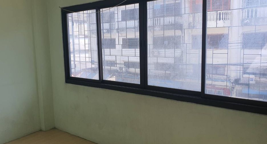 For rent 3 bedrooms retail Space in Bang Khun Thian, Bangkok