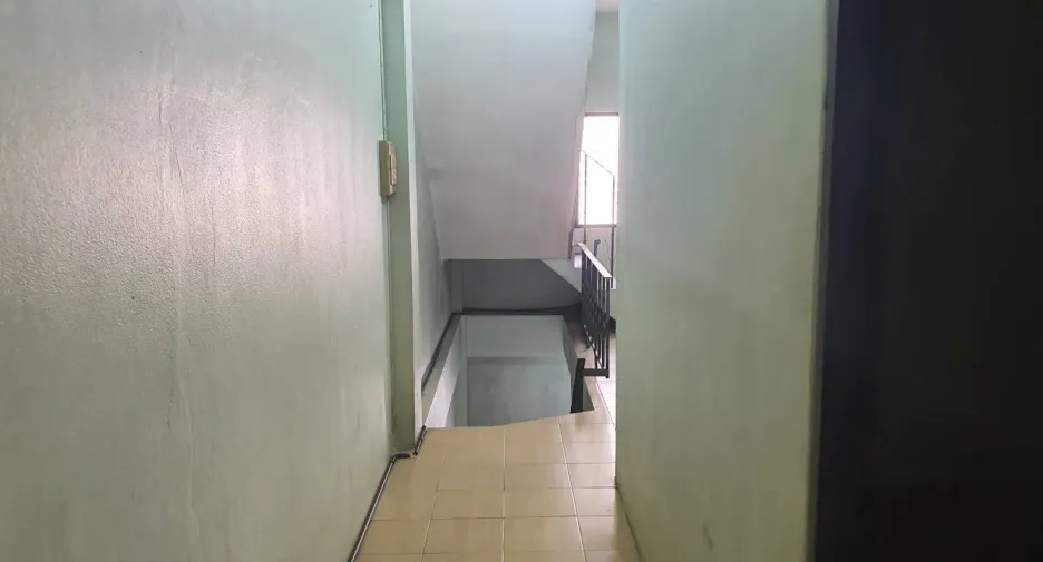 For rent 3 bedrooms retail Space in Bang Khun Thian, Bangkok