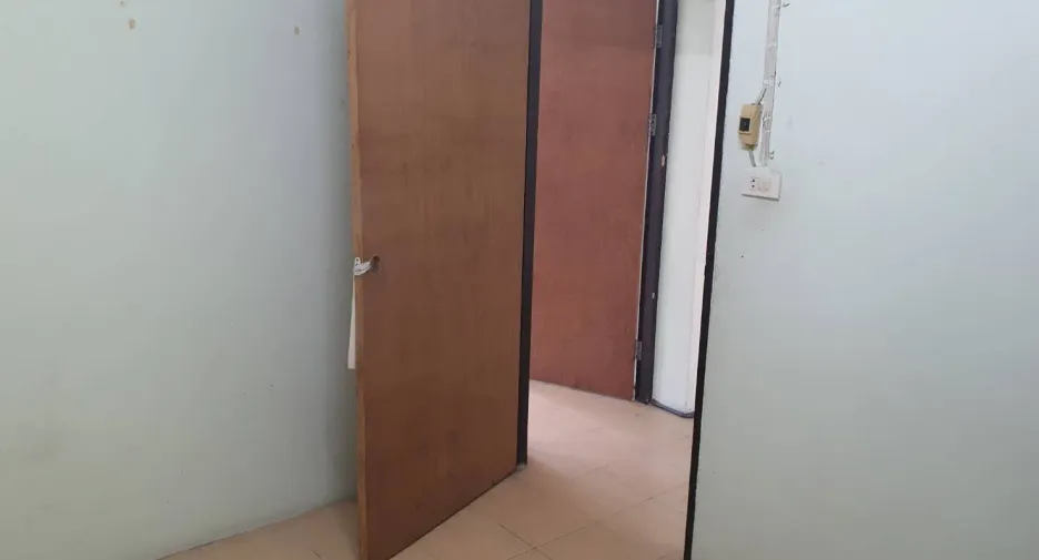 For rent 3 bedrooms retail Space in Bang Khun Thian, Bangkok