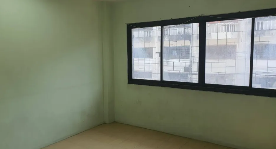 For rent 3 bedrooms retail Space in Bang Khun Thian, Bangkok