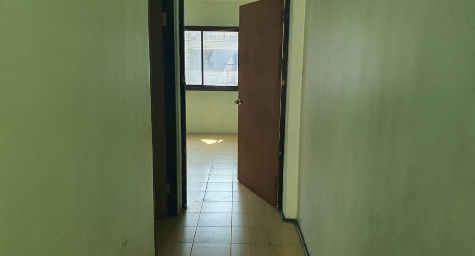 For rent 3 bedrooms retail Space in Bang Khun Thian, Bangkok