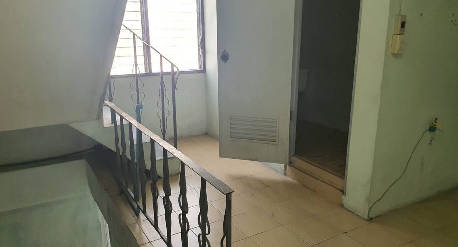 For rent 3 bedrooms retail Space in Bang Khun Thian, Bangkok