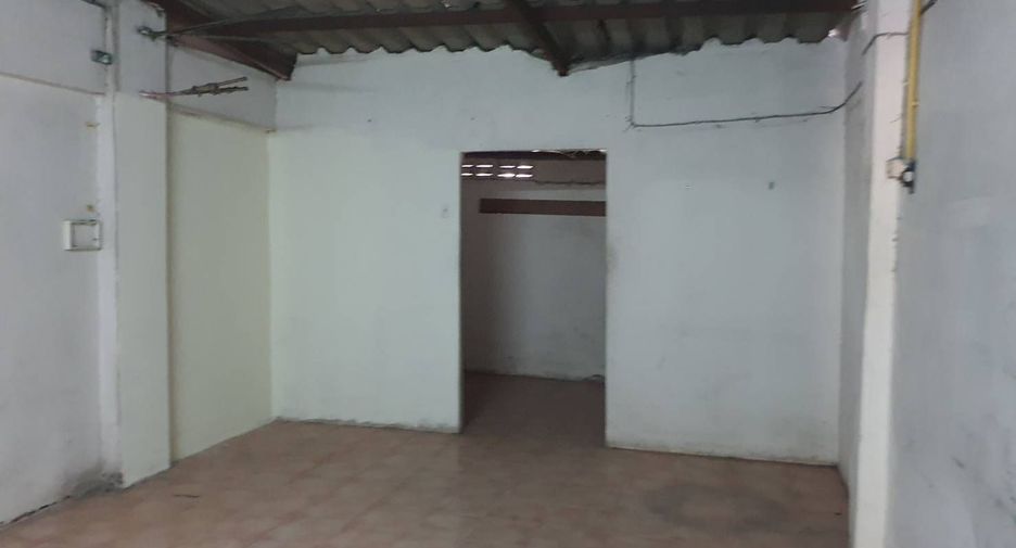 For rent 3 bedrooms retail Space in Bang Khun Thian, Bangkok