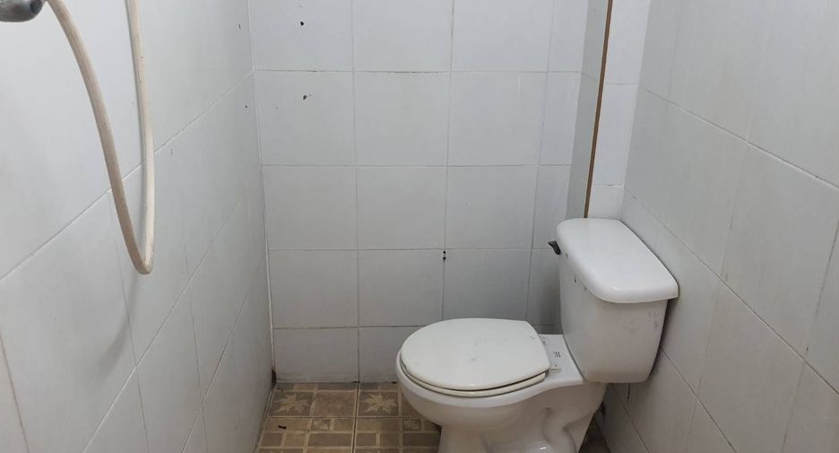 For rent 3 ベッドルーム retail Space in Bang Khun Thian, Bangkok