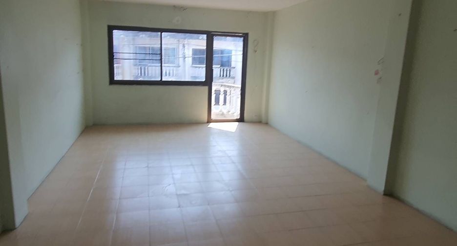 For rent 3 bedrooms retail Space in Bang Khun Thian, Bangkok