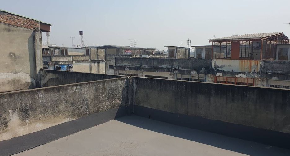For rent 3 bedrooms retail Space in Bang Khun Thian, Bangkok