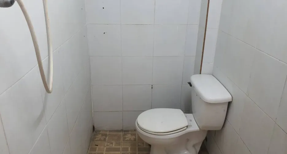 For rent 3 bedrooms retail Space in Bang Khun Thian, Bangkok