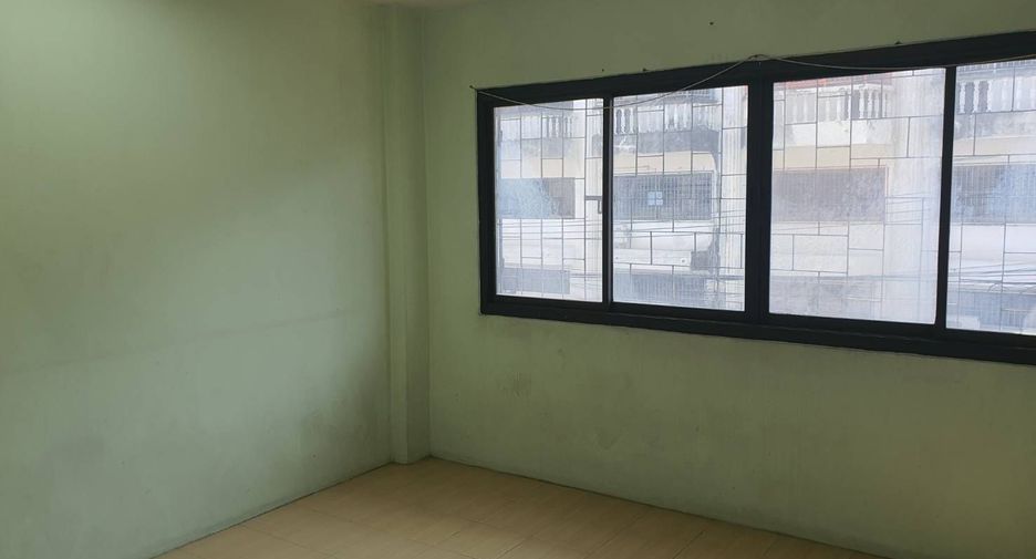 For rent 3 ベッドルーム retail Space in Bang Khun Thian, Bangkok