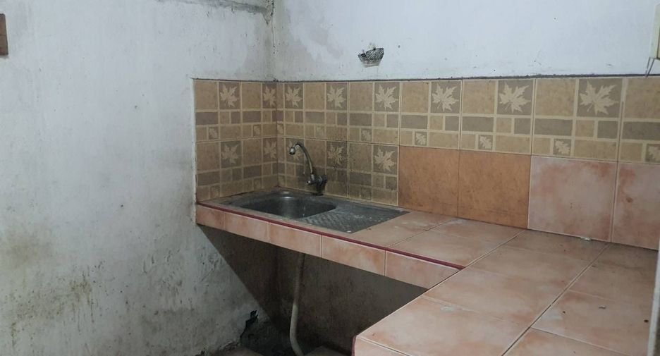For rent 3 bedrooms retail Space in Bang Khun Thian, Bangkok