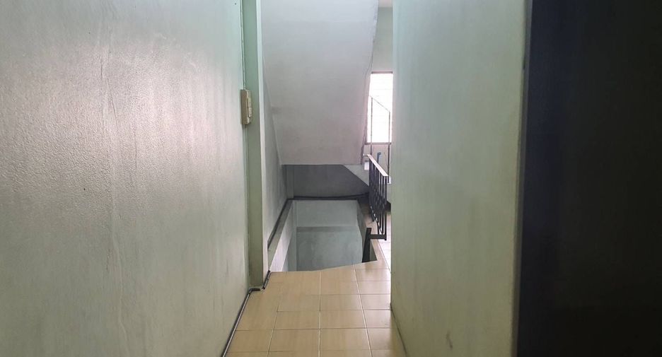 For rent 3 bedrooms retail Space in Bang Khun Thian, Bangkok