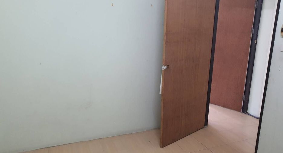 For rent 3 bedrooms retail Space in Bang Khun Thian, Bangkok