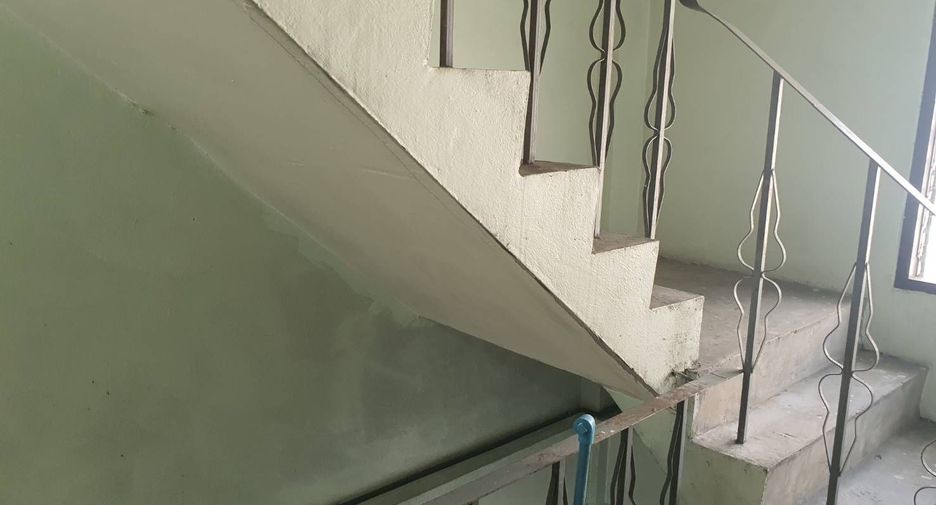 For rent 3 bedrooms retail Space in Bang Khun Thian, Bangkok
