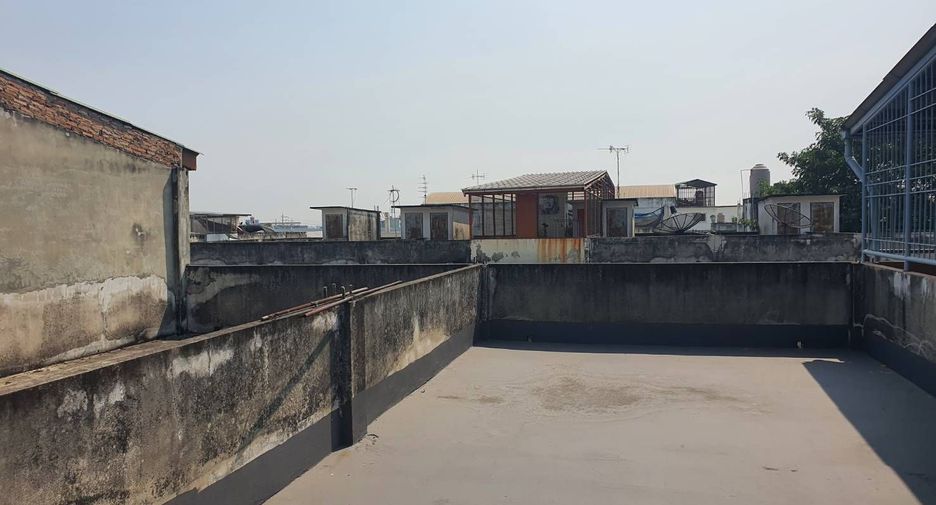 For rent 3 bedrooms retail Space in Bang Khun Thian, Bangkok