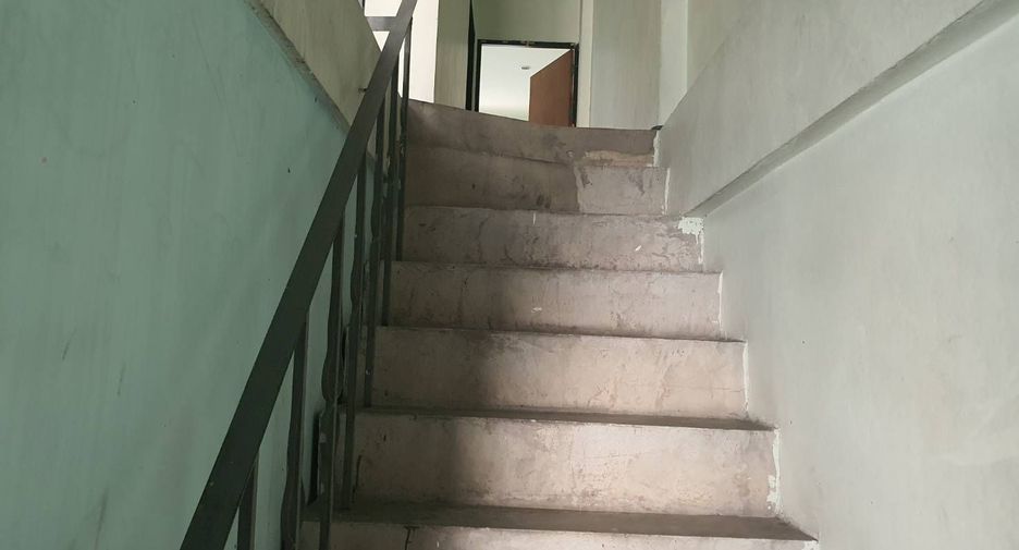 For rent 3 bedrooms retail Space in Bang Khun Thian, Bangkok