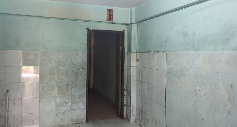 For rent 3 bedrooms retail Space in Bang Khun Thian, Bangkok