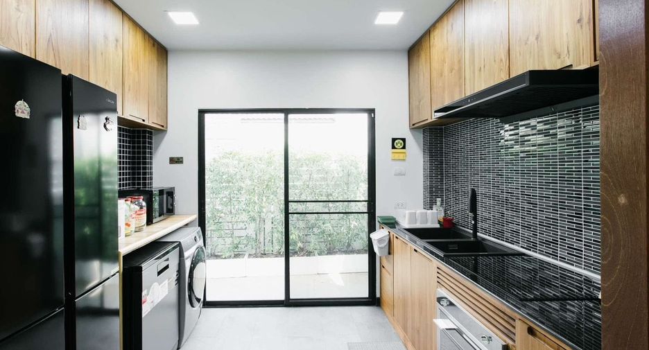 For rent 3 bedrooms villa in Mueang Chiang Mai, Chiang Mai