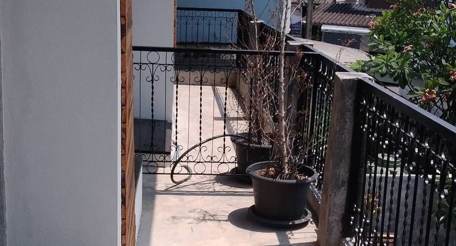 Reihenhaus zum Kauf mit 6 Zimmer in Mueang Chiang Mai, Chiang Mai