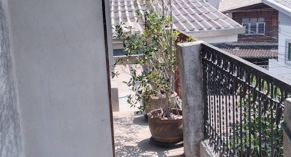 Reihenhaus zum Kauf mit 6 Zimmer in Mueang Chiang Mai, Chiang Mai