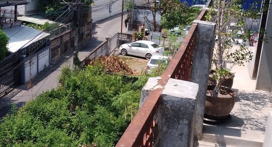 Reihenhaus zum Kauf mit 6 Zimmer in Mueang Chiang Mai, Chiang Mai