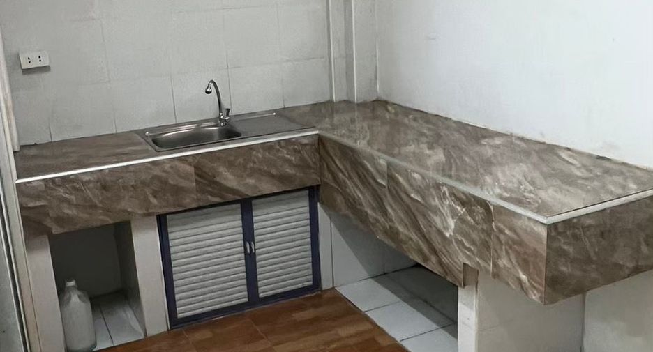 For rent 2 bedrooms townhouse in Sai Mai, Bangkok